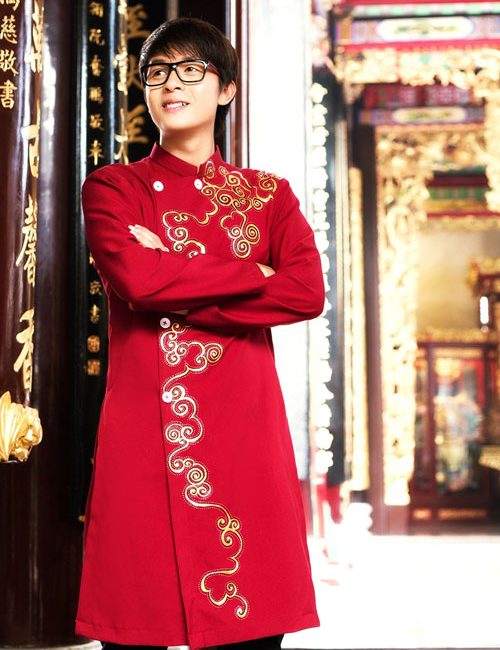 áo dài nam cách tân đỏ vẽ họa tiết tròn
