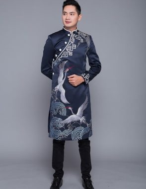 Áo dài nam màu ghi vẽ họa tiết chim hạc
