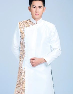 áo dài nam cách tân trắng vẽ họa tiết cam lịch lãm