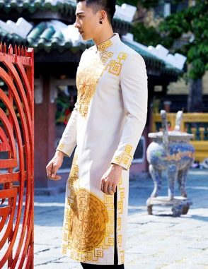 áo dài nam cách tân trắng vẽ họa tiết trống đồng