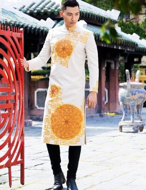 áo dài nam cách tân trắng vẽ họa tiết trống đồng
