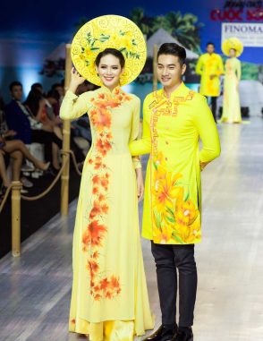 Áo dài nam cách tân vàng vẽ hoa lan