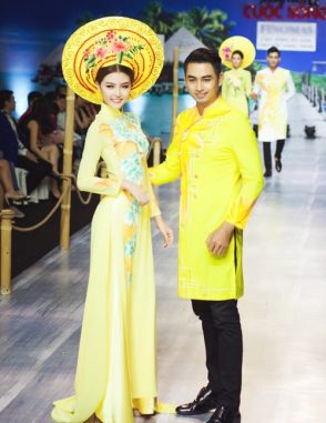 Áo dài nam cách tân vàng vẽ hoa mùa thu