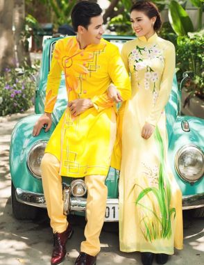 Áo dài nam cách tân vàng vẽ hoa mùa thu