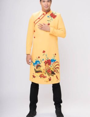 Áo dài nam vẽ hình con gà
