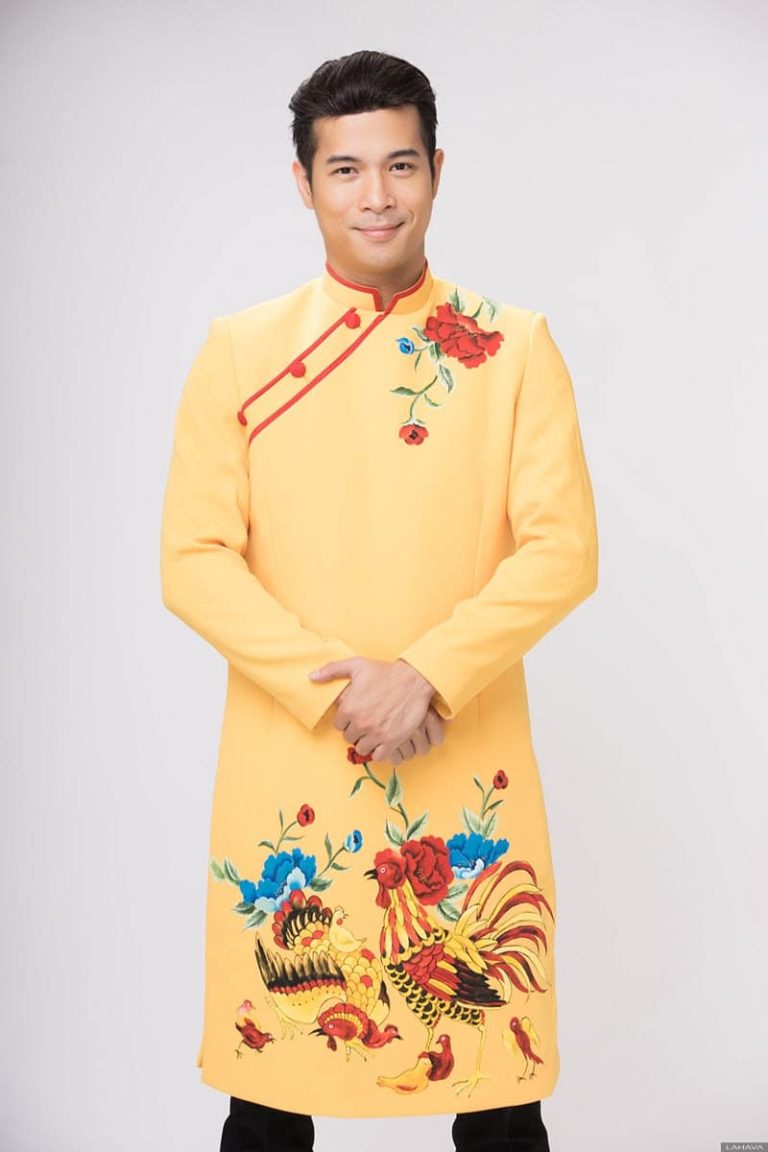 Áo dài nam vẽ hình đàn gà
