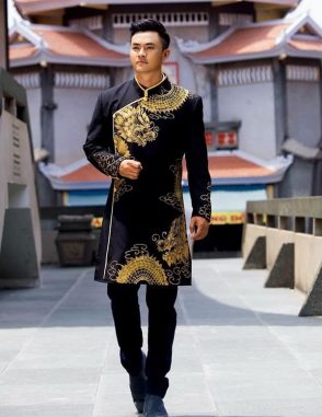 Áo dài nam đen vẽ rồng vàng đối xứng