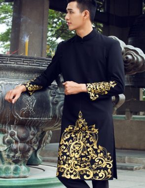 Áo dài nam đen vẽ họa tiết vàng lịch lãm