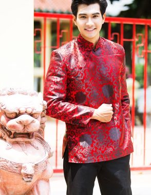 Áo dài nam đỏ form ngắn họa tiết cách điệu