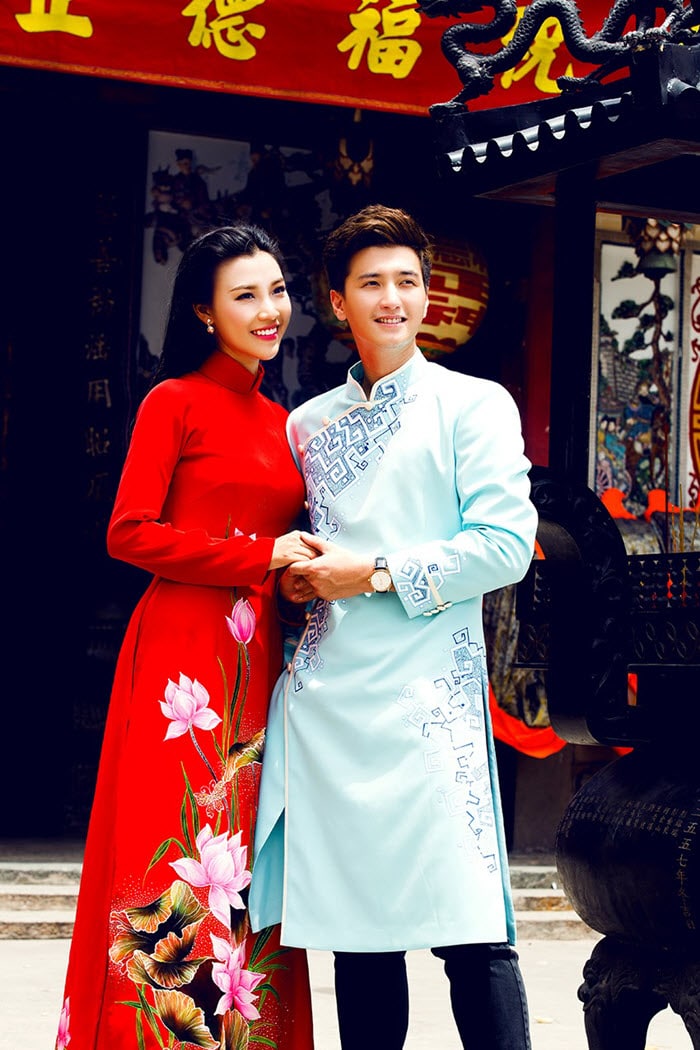 Áo dài nam sang trọng với họa tiết lập thể