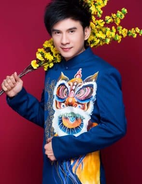 Áo dài nam cách tân xanh vẽ lân tinh xảo