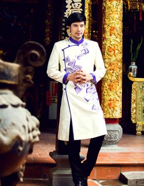 Áo dài nam cách tân trắng họa tiết tím hiện đại