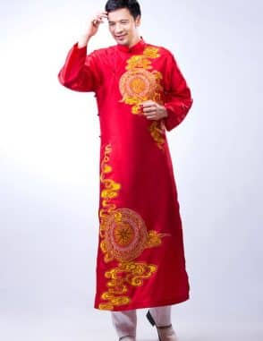 Áo dài nam đỏ họa tiết trống đồng nổi bật