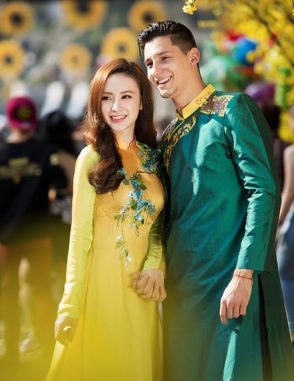 Áo dài nam xanh lục bảo phối viền vàng