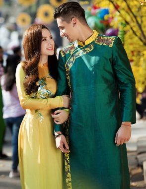 Áo dài nam xanh lục bảo phối viền vàng