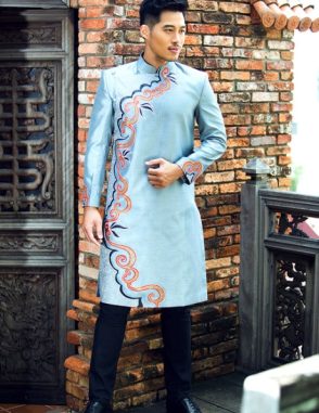 Áo dài nam cách tân xanh nhạt hoa văn tinh tế