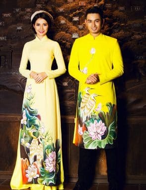 áo dài cưới màu vàng vẽ cò đậu lá sen