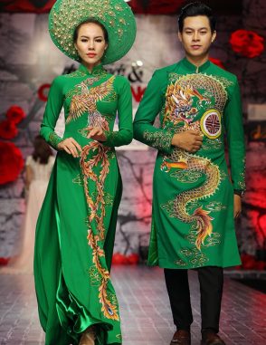 áo dài cưới màu xanh lá vẽ rồng phượng tinh xảo