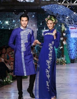 Áo dài cưới màu xanh vẽ họa tiết cách điệu