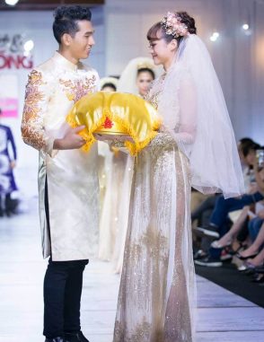 Áo dài cưới cặp họa tiết cầu kỳ cao cấp