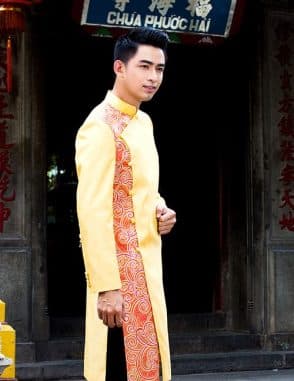 Áo dài nam cách tân phối màu cách điệu trẻ trung