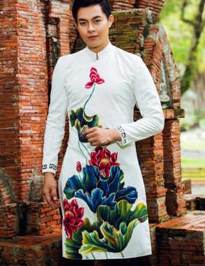 Áo dài nam cách tân trắng họa tiết sen độc đáo