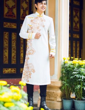 Áo dài nam cách tân trắng họa tiết màu sắc nhẹ nhàng