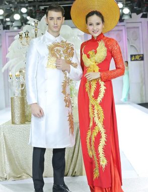 Áo dài nam trắng sang trọng với rồng vàng