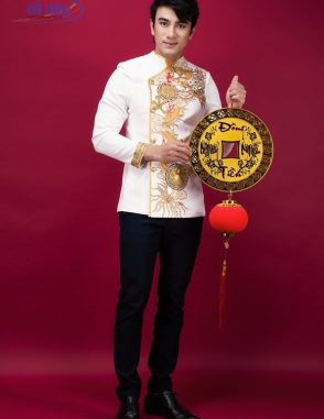 Áo dài nam trắng vẽ rồng vàng sang trọng
