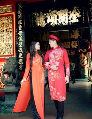 Áo dài nam cách tân đỏ vẽ họa tiết rồng cưỡi mây