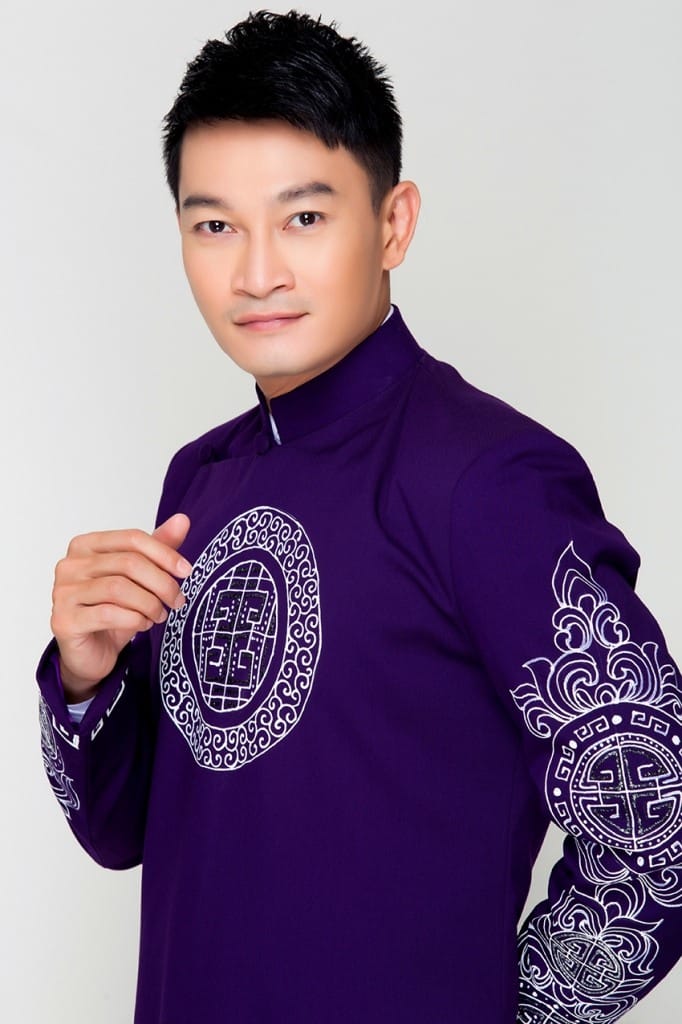 Áo dài nam tím trẻ trung với họa tiết truyền thống