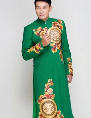 Áo dài nam cách tân xanh lá họa tiết cam nổi bật