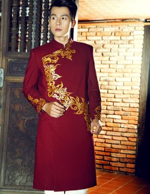 Áo dài nam cách tân đỏ đậm hoa văn hiện đại