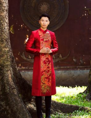 Áo dài nam cách tân đỏ họa tiết phong cách vua chúa