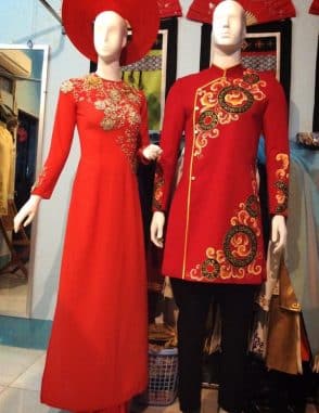 Áo dài nam cách tân đỏ họa tiết tròn truyền thống