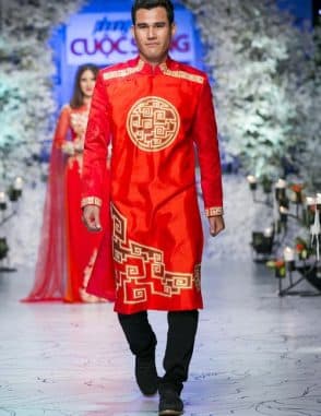 Áo dài nam cách tân đỏ họa tiết sang trọng