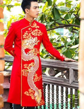 Áo dài nam cách tân đỏ sang trọng họa tiết rồng vàng