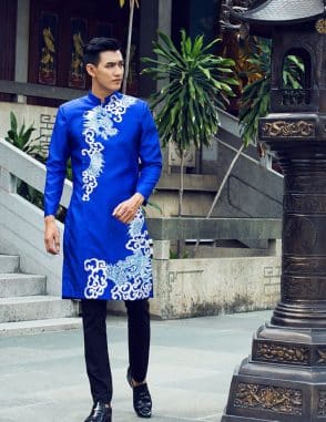 Áo dài nam cách tân xanh họa tiết rồng cưỡi mây