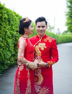 Áo dài nam cách tân đỏ họa tiết rồng hoàng gia