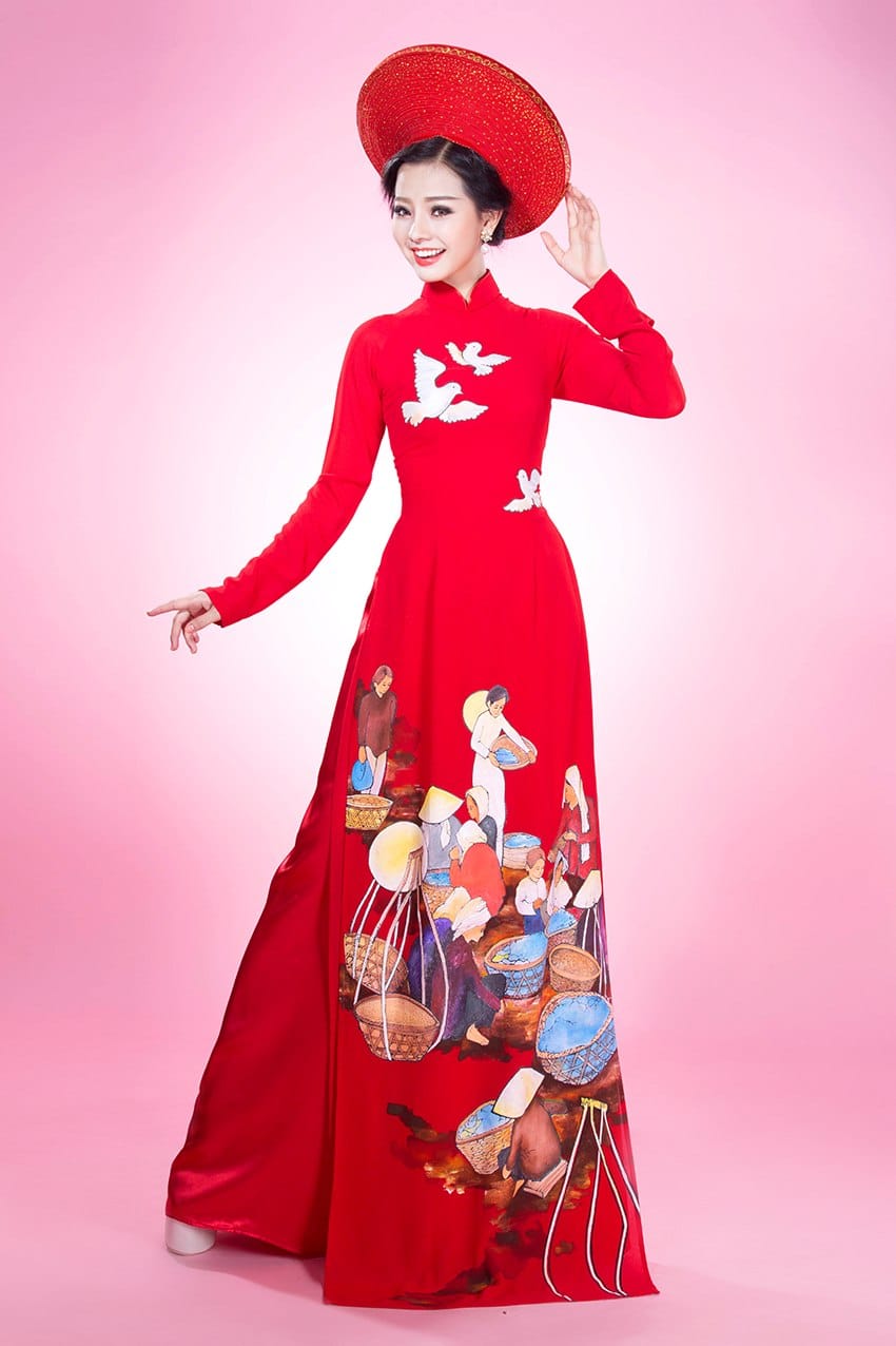 Áo dài nữ đỏ vẽ họa tiết quê hương