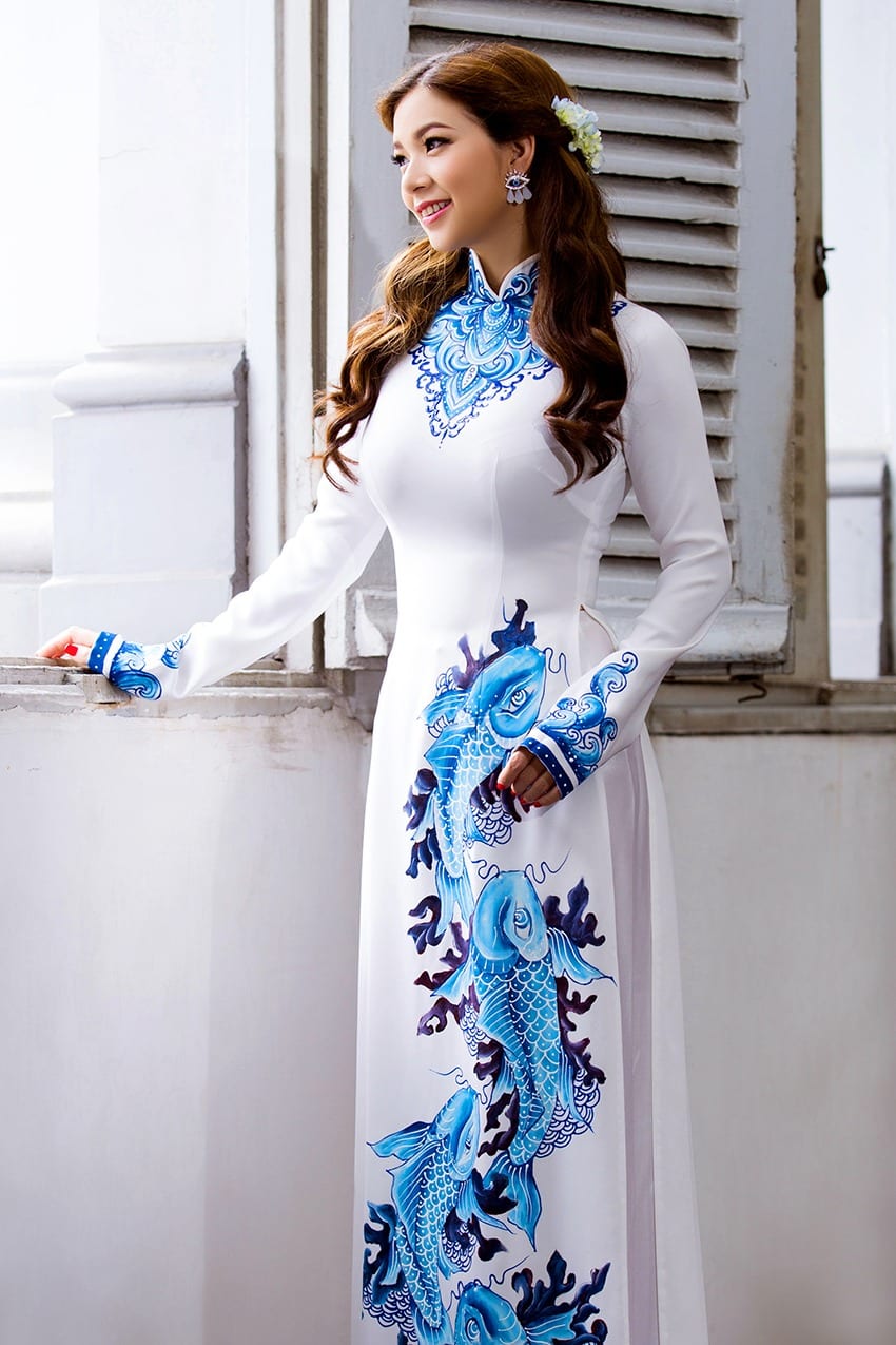 Áo dài nữ trắng tinh khôi vẽ cá chép
