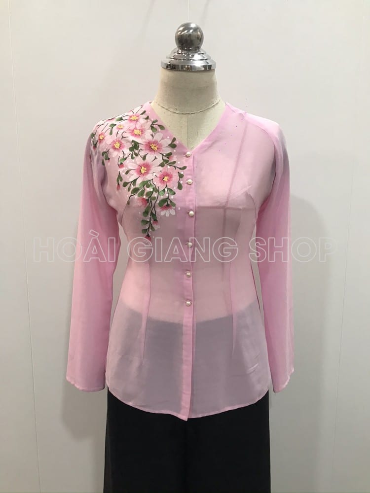 bà ba nữ màu hồng vẽ hoa cúc bên vai