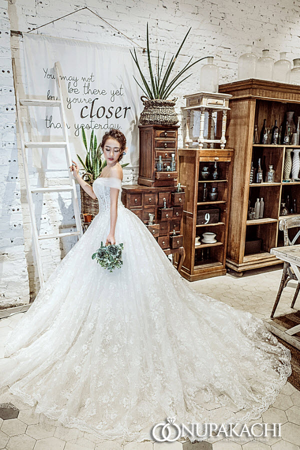 Những mẫu váy cưới trơn đẹp đơn giản sang trọng nhất  Tài Lộc Wedding