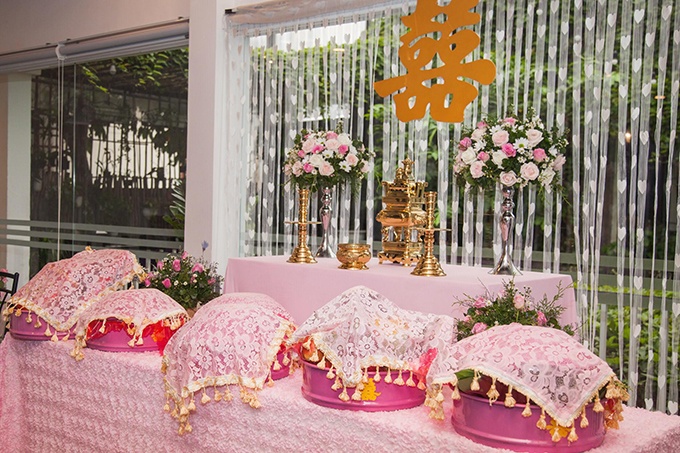 Hồng pastel lên ngôi trong lễ ăn hỏi của Kim Nhã BB&BG và chú rể Thái Lan