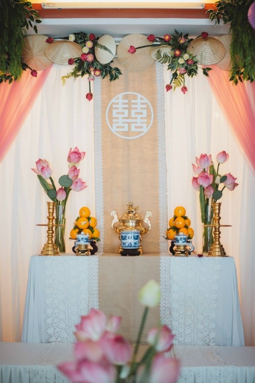 Quản lý Chi Pu khoe ảnh cưới tràn ngập hoa sen thơm ngát