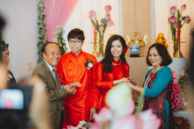 Quản lý Chi Pu khoe ảnh cưới tràn ngập hoa sen thơm ngát