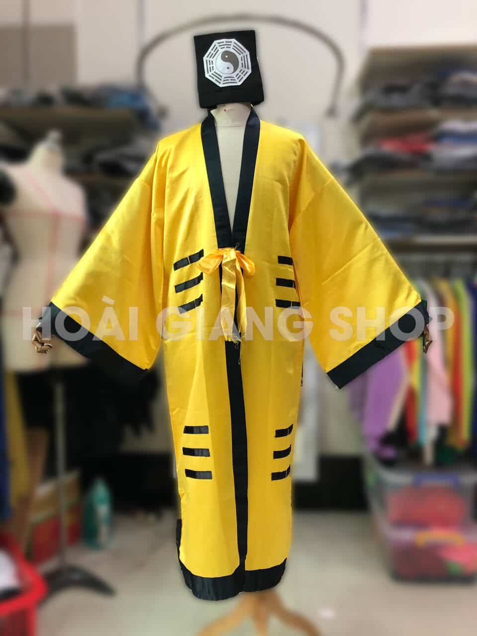 trang phục pháp sư bắt ma