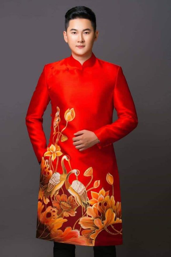 Áo dài nam đỏ họa tiết sen và hạc