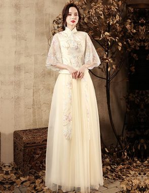 thuê áo khỏa bưng quả màu vàng