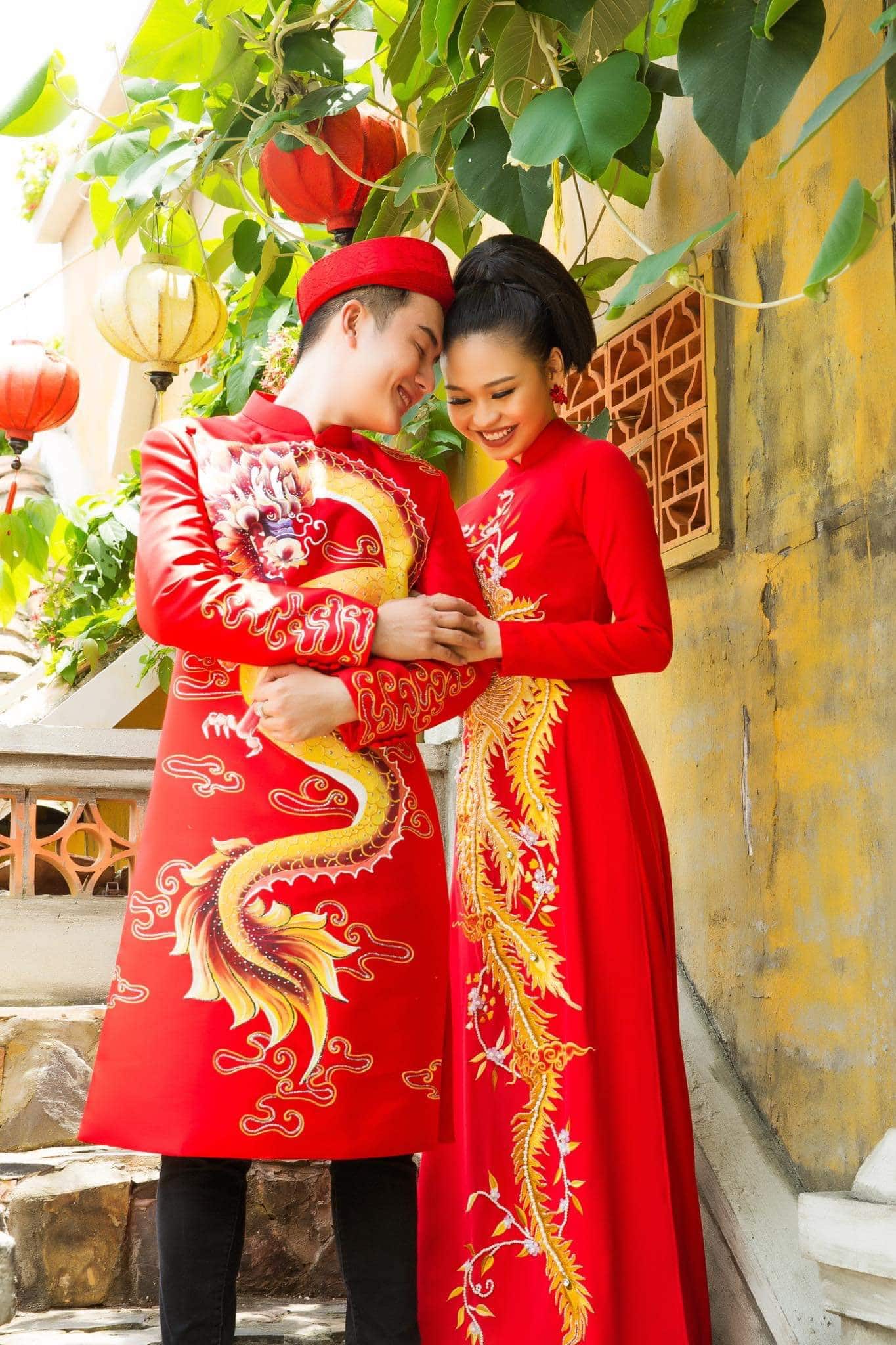 áo dài cặp đỏ vẽ rồng phụng tươi trẻ